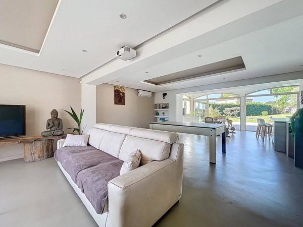 PROPRIETE Grande MAISON sur terrain paysagé