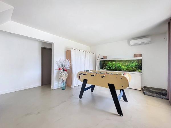 PROPRIETE Grande MAISON sur terrain paysagé