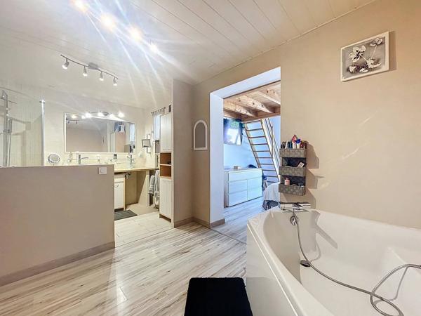 PROPRIETE Grande MAISON sur terrain paysagé