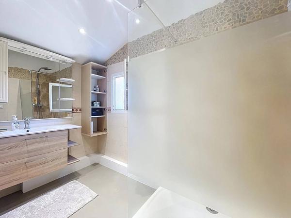 PROPRIETE Grande MAISON sur terrain paysagé