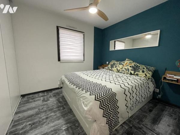 Maison de Plain-pied, en impasse, beau jardin, trois chambres centre bourg