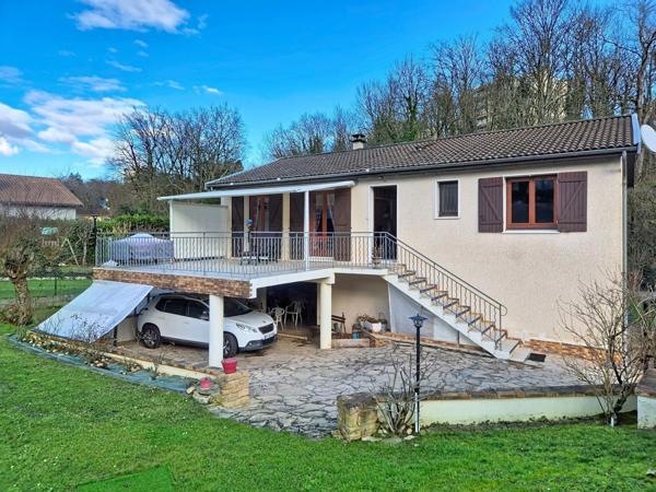 Villa traditionnelle dans un secteur résidentielle, proche des transports  en communs