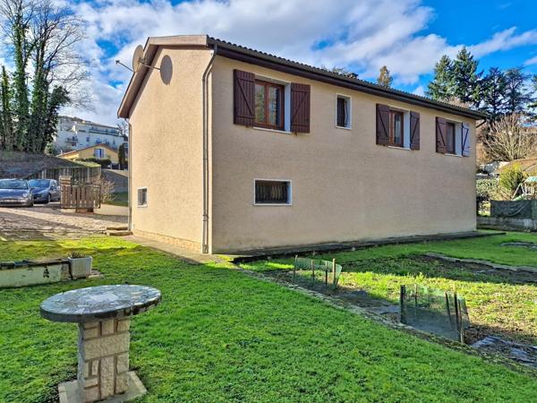 Villa traditionnelle dans un secteur résidentielle, proche des transports  en communs