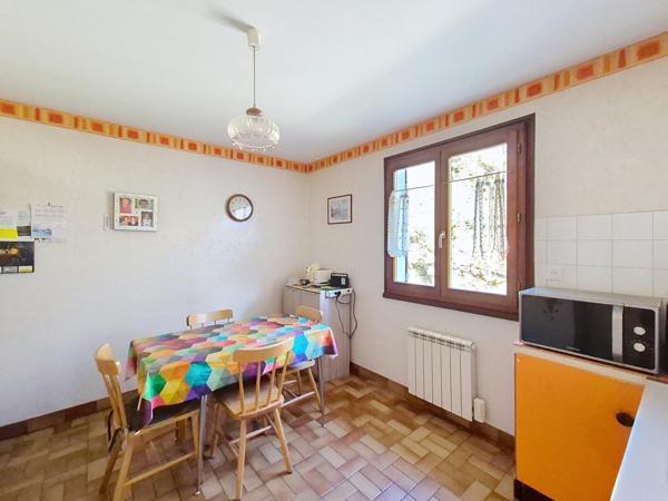 Villa traditionnelle dans un secteur résidentielle, proche des transports  en communs