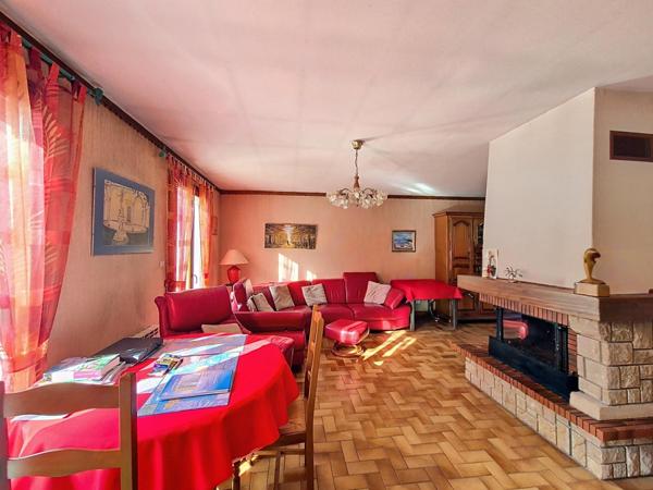 Villa traditionnelle dans un secteur résidentielle, proche des transports  en communs