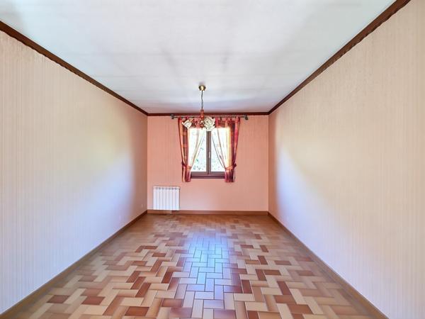 Villa traditionnelle dans un secteur résidentielle, proche des transports  en communs