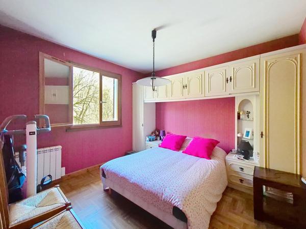 Villa traditionnelle dans un secteur résidentielle, proche des transports  en communs