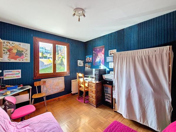 Villa traditionnelle dans un secteur résidentielle, proche des transports  en communs