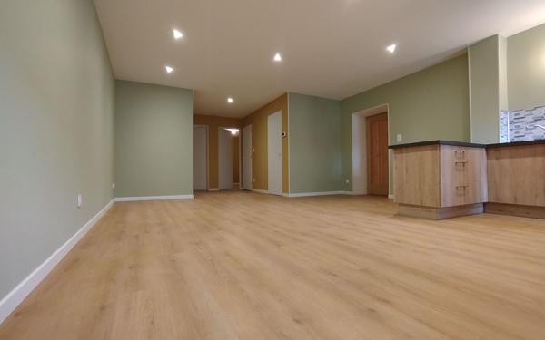 Appartement à louer    3 pièces •  Joyeuse