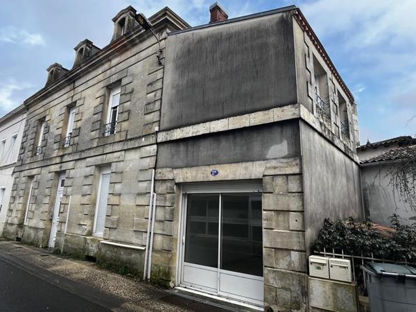 Immeuble à vendre |  Montendre |  300 m²