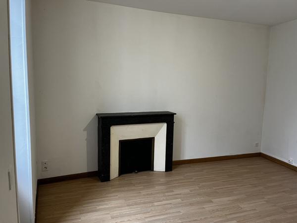 Immeuble à vendre |  Montendre |  300 m²