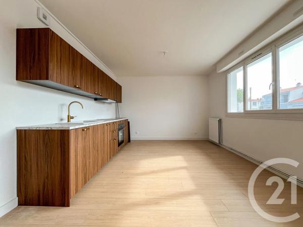 Appartement F4 à vendre  4 pièces - 66,76 m 2   LES SABLES D OLONNE  - 85