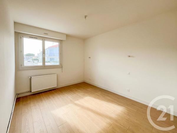 Appartement F4 à vendre  4 pièces - 66,76 m 2   LES SABLES D OLONNE  - 85