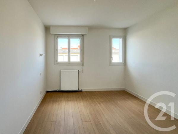 Appartement F4 à vendre  4 pièces - 66,76 m 2   LES SABLES D OLONNE  - 85