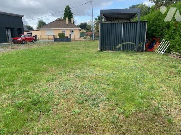 Terrain à bâtir de 441m² non viabilisé avec un accès chemin du petit champ.
l'ensemble des rés...