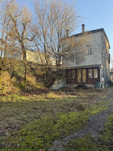 MAISON de Village