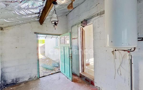 Dpt Côtes-d’Armor (22), à vendre PAIMPOL – Secteur Lanvignec – Maison à reprendre – 65 m² de plain-pied – T3 – 2 chambres – Combles 56 m² - Terrain 634m² -2 dépendances – Centre et port proches
