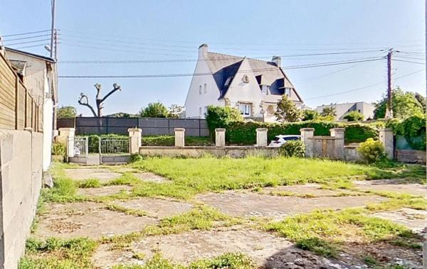 Dpt Côtes-d’Armor (22), à vendre PAIMPOL – Secteur Lanvignec – Maison à reprendre – 65 m² de plain-pied – T3 – 2 chambres – Combles 56 m² - Terrain 634m² -2 dépendances – Centre et port proches