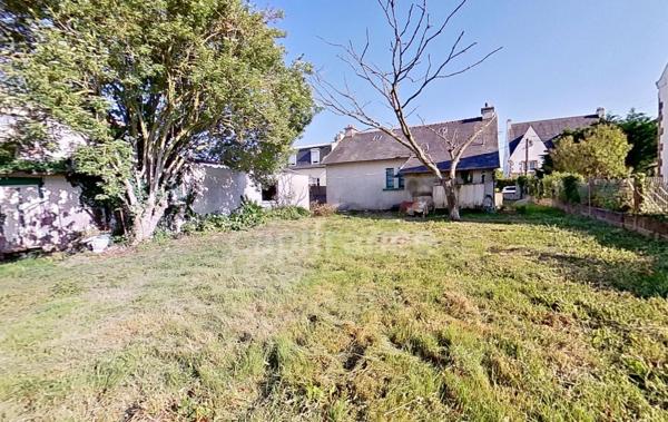 Dpt Côtes-d’Armor (22), à vendre PAIMPOL – Secteur Lanvignec – Maison à reprendre – 65 m² de plain-pied – T3 – 2 chambres – Combles 56 m² - Terrain 634m² -2 dépendances – Centre et port proches