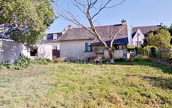 Dpt Côtes-d’Armor (22), à vendre PAIMPOL – Secteur Lanvignec – Maison à reprendre – 65 m² de plain-pied – T3 – 2 chambres – Combles 56 m² - Terrain 634m² -2 dépendances – Centre et port proches