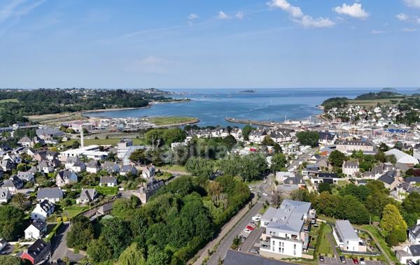 Dpt Côtes-d’Armor (22), à vendre PAIMPOL – Secteur Lanvignec – Maison à reprendre – 65 m² de plain-pied – T3 – 2 chambres – Combles 56 m² - Terrain 634m² -2 dépendances – Centre et port proches