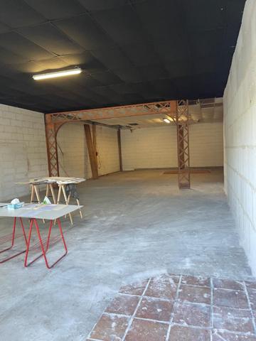 CAUMONT SUR DURANCE - CAVAILLON - AVIGNON - HANGAR DE 224 M² AU SOL A VENDRE AVEC COUR DE 68 M²