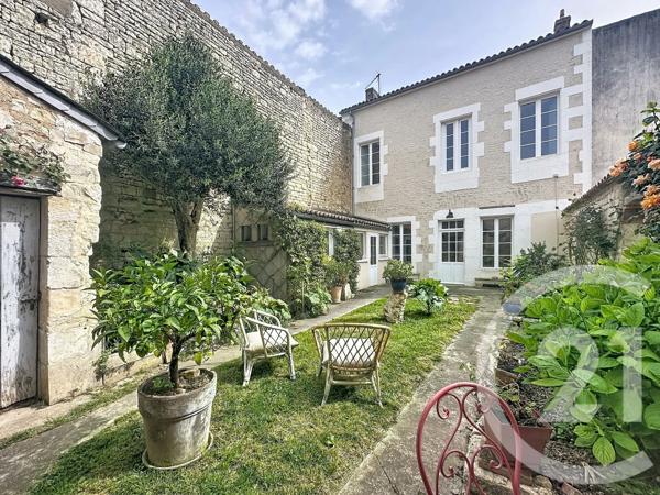 Maison à vendre  7 pièces - 137,80 m 2   LUCON  - 85