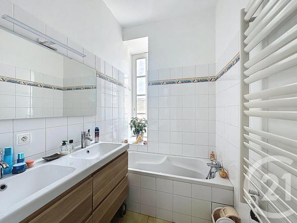 Maison à vendre  7 pièces - 137,80 m 2   LUCON  - 85