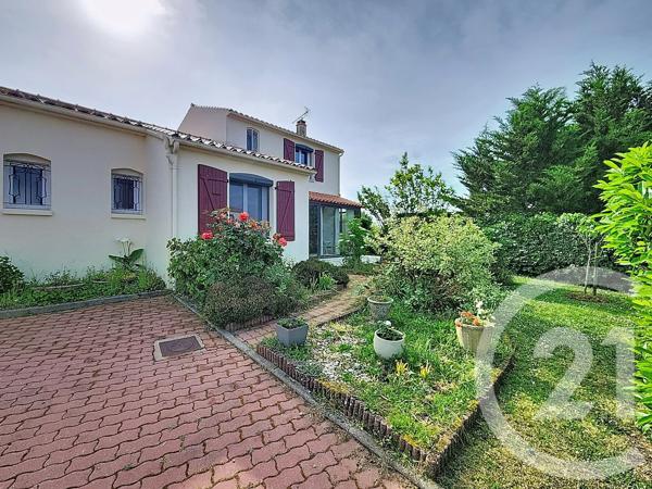 Maison à vendre  7 pièces - 137,80 m 2   LUCON  - 85