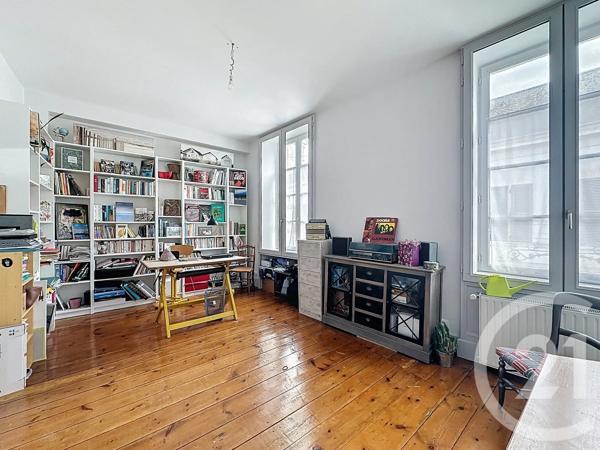 Maison à vendre  7 pièces - 137,80 m 2   LUCON  - 85
