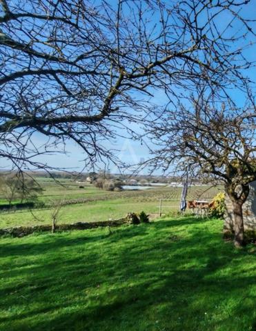 LE LOROUX-BOTTEREAU, ensemble de propriété maison + gîte + garages + terrain 2000m2 avec étang