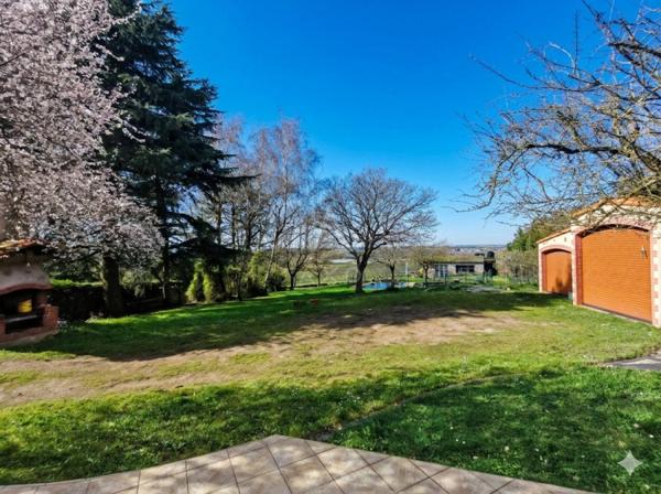 LE LOROUX-BOTTEREAU, ensemble de propriété maison + gîte + garages + terrain 2000m2 avec étang