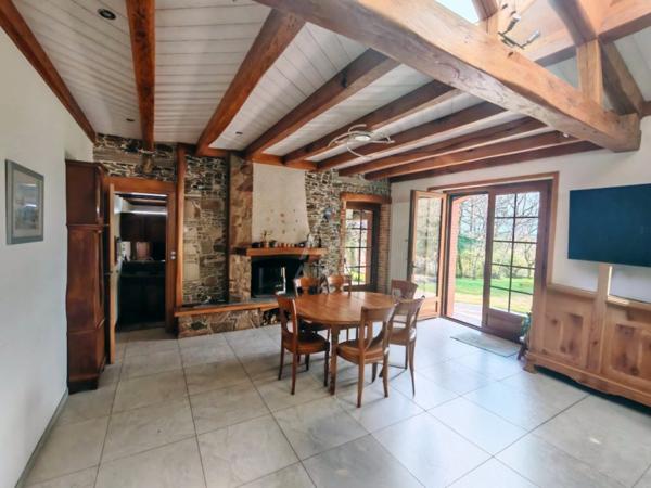 LE LOROUX-BOTTEREAU, ensemble de propriété maison + gîte + garages + terrain 2000m2 avec étang