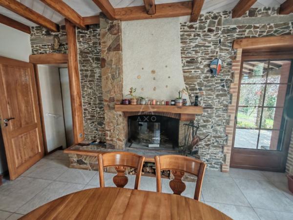 LE LOROUX-BOTTEREAU, ensemble de propriété maison + gîte + garages + terrain 2000m2 avec étang