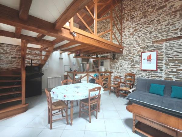 LE LOROUX-BOTTEREAU, ensemble de propriété maison + gîte + garages + terrain 2000m2 avec étang