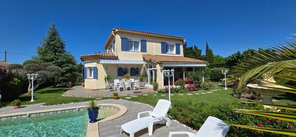 VILLA de charme avec T2 indépendant et piscine