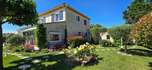 VILLA de charme avec T2 indépendant et piscine