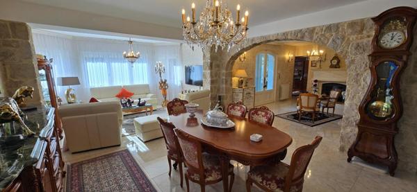 VILLA de charme avec T2 indépendant et piscine