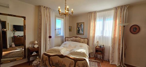 VILLA de charme avec T2 indépendant et piscine