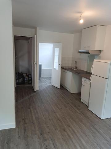 Immeuble, 4 appartements, 1 local commercial.