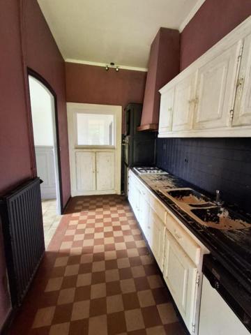 Ancienne gare aménagée - 360 m² à fort potentiel avec 9134 m² de terrain!