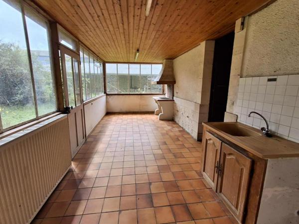 Ancienne gare aménagée - 360 m² à fort potentiel avec 9134 m² de terrain!