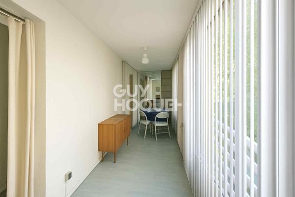 STUDIO MEUBLE 27 M2 + LOGGIA + PARKING
