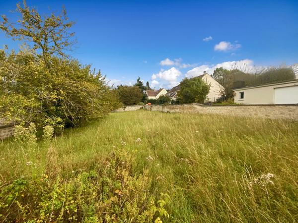 Terrain constructible de 738 m2 Coeur village