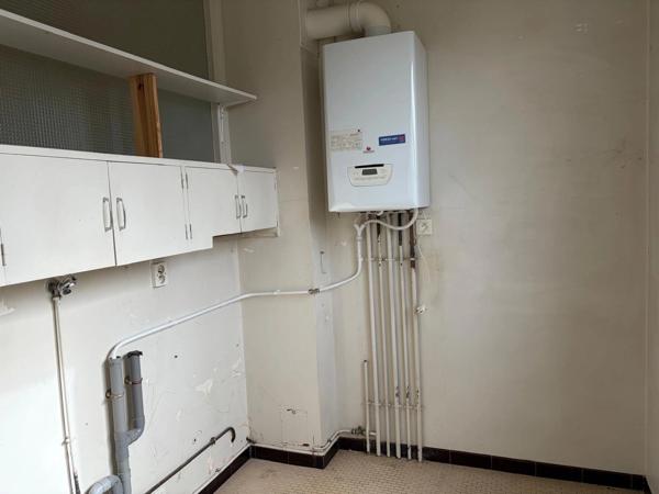 FONTENAY LE COMTE (85200) - CENTRE VILLE - APPARTEMENT DUPLEX RENOVE 3 CHAMBRES AVEC BALCON ET ANNEXES