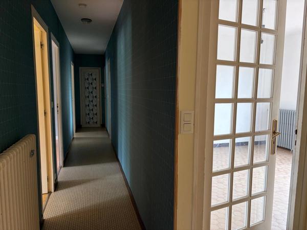 FONTENAY LE COMTE (85200) - CENTRE VILLE - APPARTEMENT DUPLEX RENOVE 3 CHAMBRES AVEC BALCON ET ANNEXES