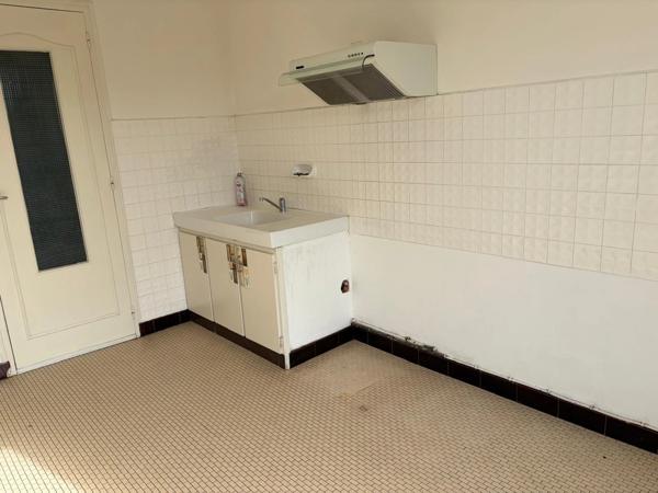 FONTENAY LE COMTE (85200) - CENTRE VILLE - APPARTEMENT DUPLEX RENOVE 3 CHAMBRES AVEC BALCON ET ANNEXES