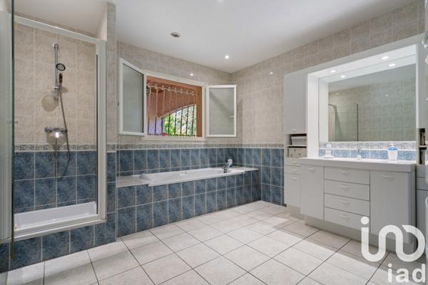 Maison à vendre 6 pièces 202 m² Neyron