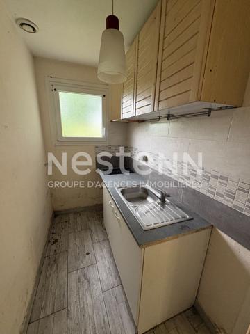 Maison en pierre à rénover au calme d'une impasse à Questembert