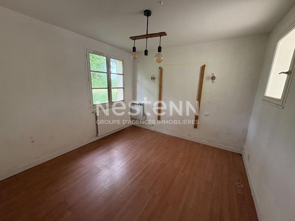 Maison en pierre à rénover au calme d'une impasse à Questembert